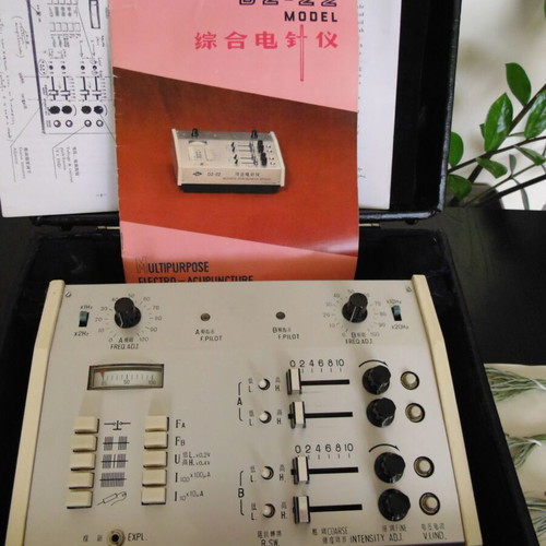 Portable professional electrotherapy device complete in case like new