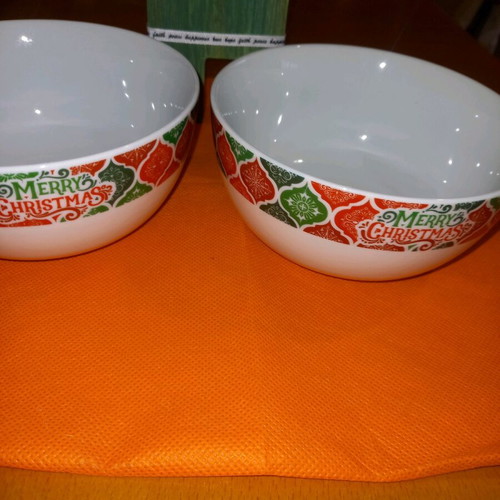 VICKO Christmas bowls like new with wooden decorative gift