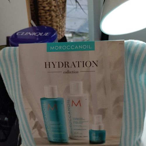 Moroccanoil Hydration hair care set with new gift pouch