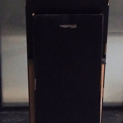 Gaming stand Unreal like new with display cases