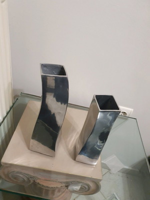 Metal vases like new, set of 2 pieces