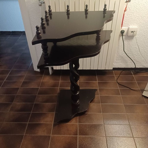 Corner coffee table like new with braided leg