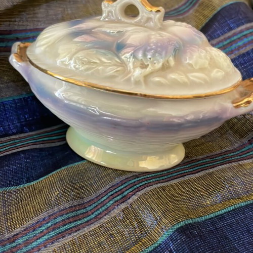 Porcelain jewelry box fountain new with beautiful colors
