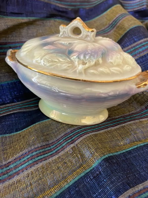 Porcelain jewelry box fountain new with beautiful colors