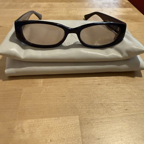 AV sunglasses Noemie black like new with case and box
