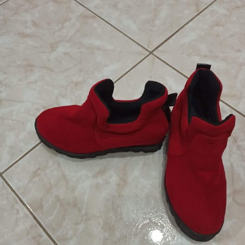 Women's red ankle boots like new, size 37