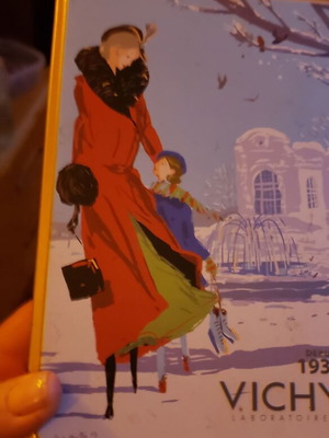Vichy collectible box like new