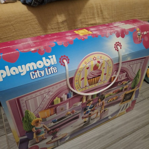 Playmobil City Life 9080 Cafe and Pastry Shop new, sealed collectible set