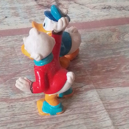 Vintage Disney Applause Donald Duck and Scrooge figure with Christmas wreath used