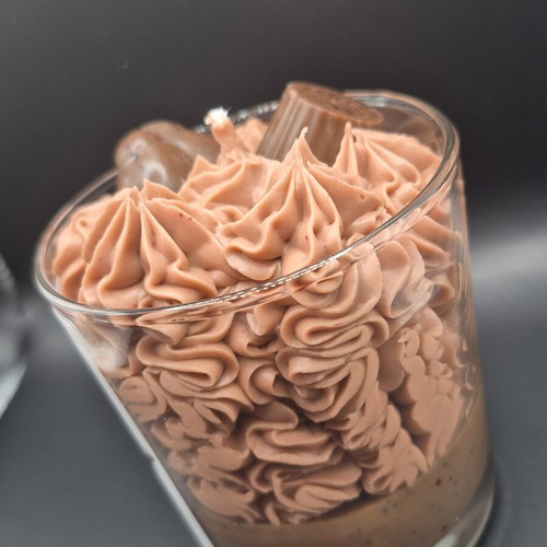 Lacta scented candle like new, chocolate aroma