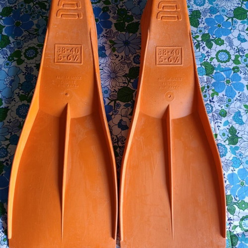 Majorca Dolphin swim fins 38-40 like new, orange
