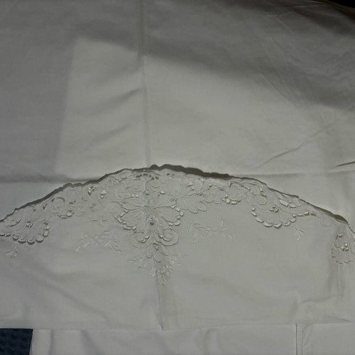 Bed sheet 2.30x2.70 with two pillowcases 50x75 like new