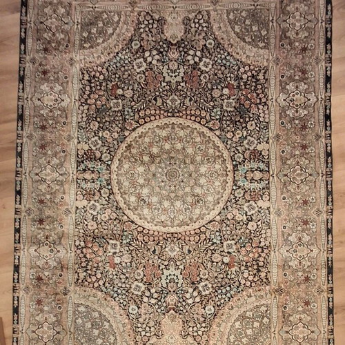 Persian rug used 100% silk handmade 2.40 x 1.64