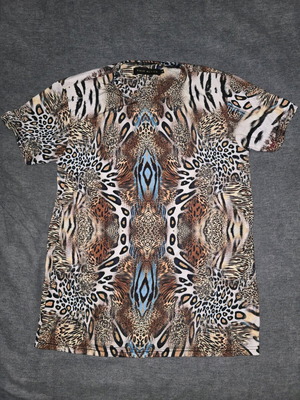 Twin Black T-shirt like new with animal print, size M