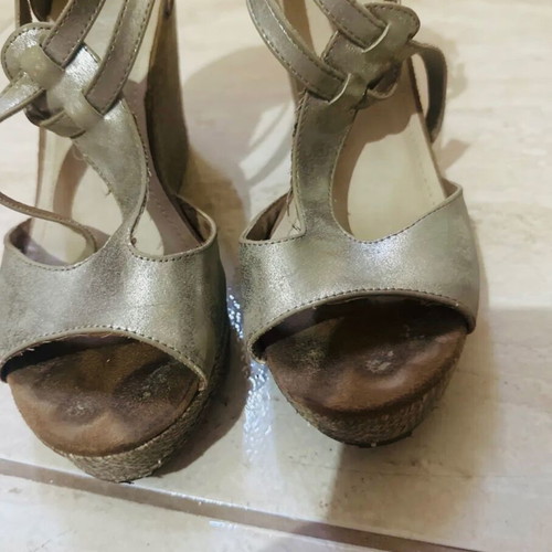 Platform heels beige with ankle strap, metallic finish