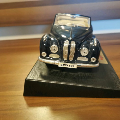 Collectible BMW 502 Maisto model like new