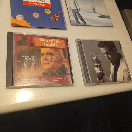 CDs like new, pack of 4, laiko genre