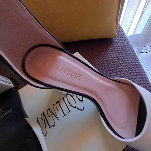 Women's black and white sandals like new, size 38, high block heel