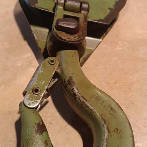 Heavy-duty 8-ton pulley block used, for ropes and wire ropes