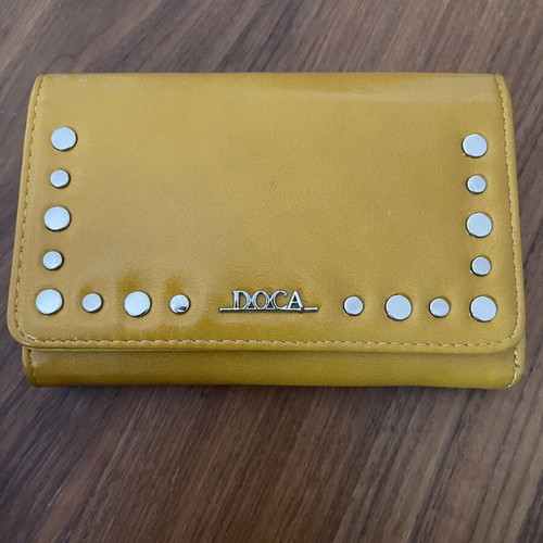 Doca wallet, yellow