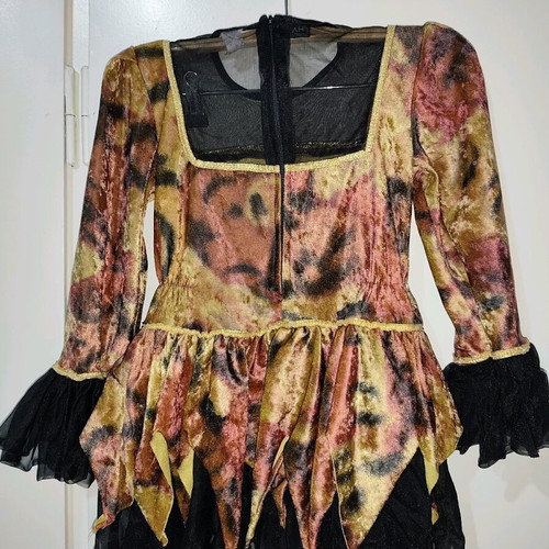 Children's witch costume No 8 like new, velour with black tulle