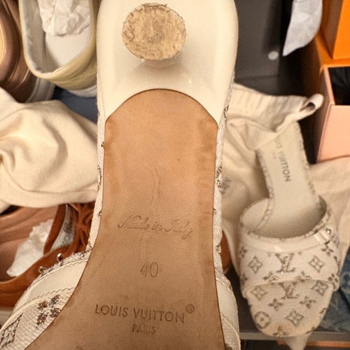 Louis Vuitton sandal pumps like new, size 40, white and grey