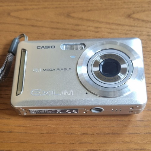 Casio Exilim 8.1 MP camera like new with case and charger