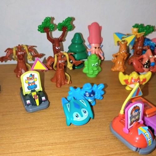 Kinder Surprise figures vintage lot of 27, like new