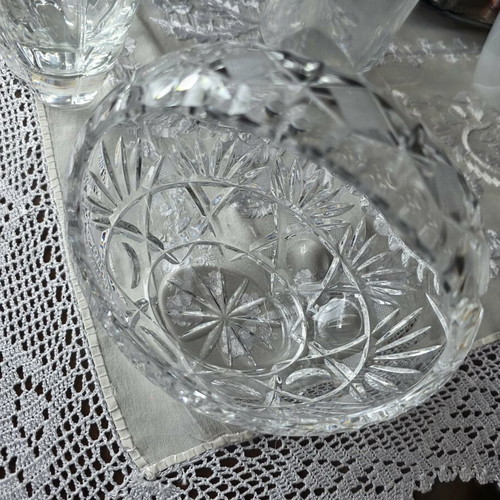 Vintage crystal carved basket like new