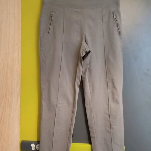 Women's pants size M, like new, olive color