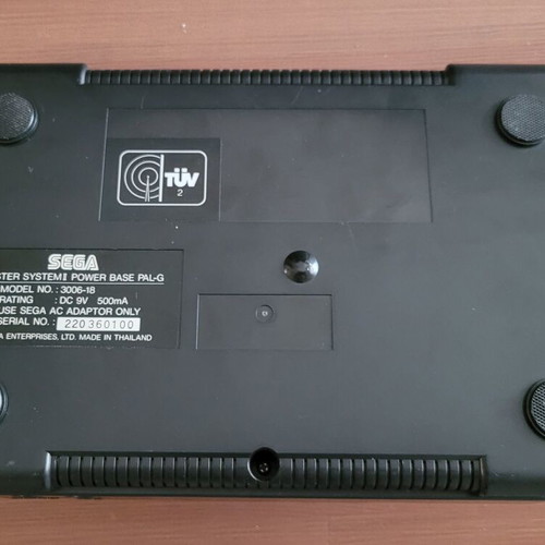 Sega Master System II console used, complete package with original controller