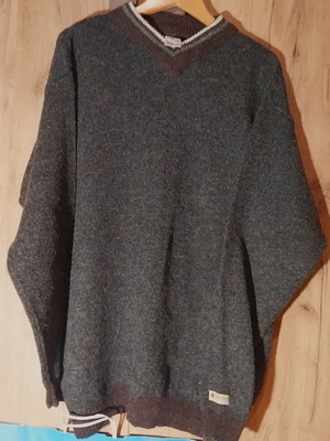 Vintage Columbia Sportswear V-Neck Sweater 100% Shetland Wool like new