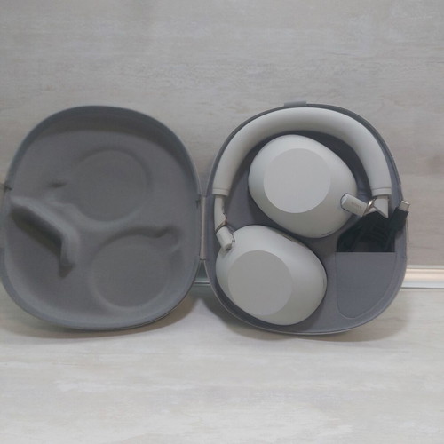 Sony WH-1000XM6 Platinum Silver wireless headphones