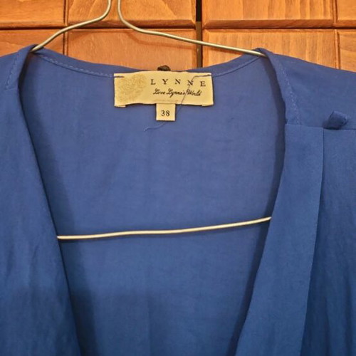 Lynne blouse size 38 like new, blue