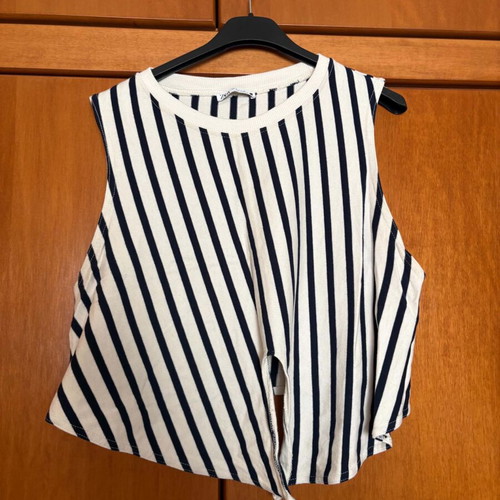 Zara women's t-shirt like new, size L, black and white