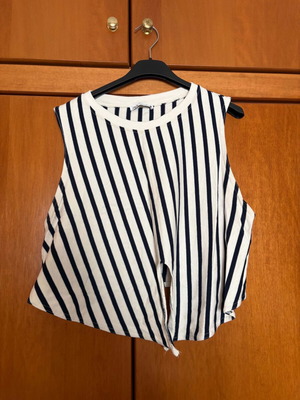 Zara women's t-shirt like new, size L, black and white