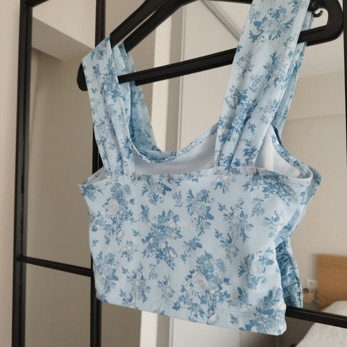 Crop top floral elastic, like new, fits small medium