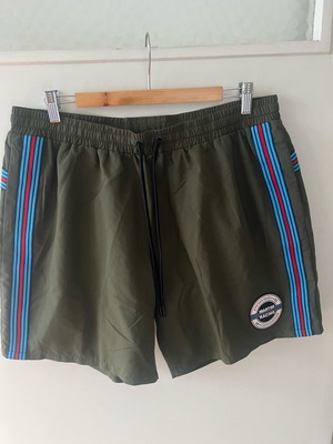 Porsche Lifestyle Martini Racing men's shorts XL, green