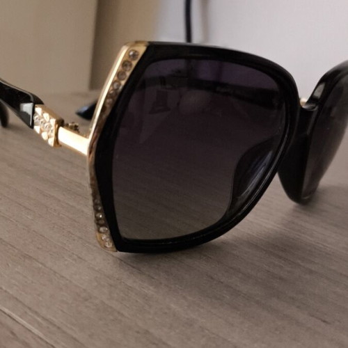 Blanche Michelle sunglasses like new, black