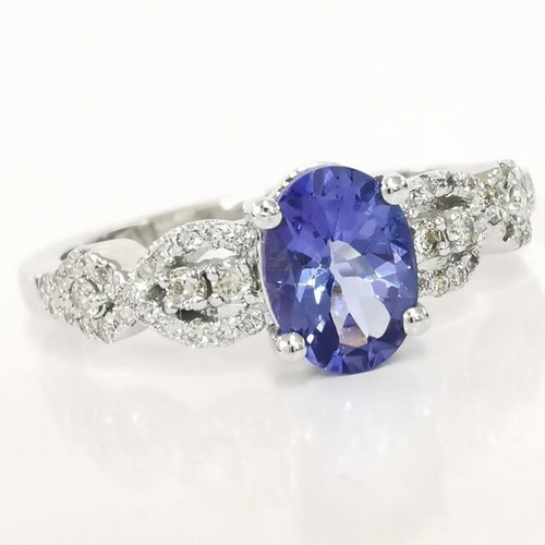 Tanzanite and diamond ring in 14 ct white gold, new