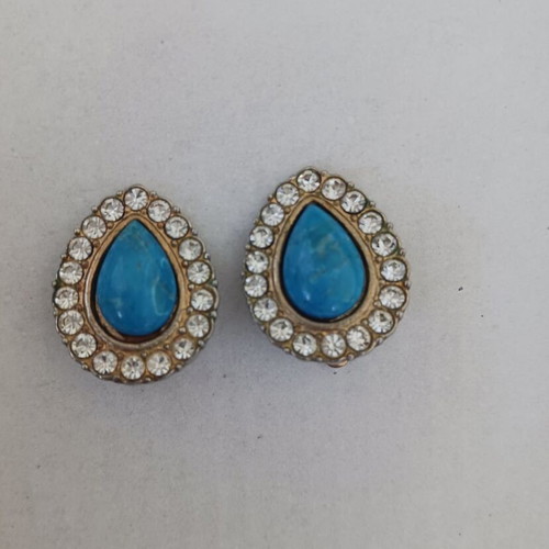 Jewelry set like new with pearl, blue stones, gold detail, and rhinestones