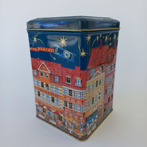 Collectible metal Christmas box candle holder like new