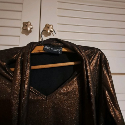 Blouse gold like new, size M, for special events
