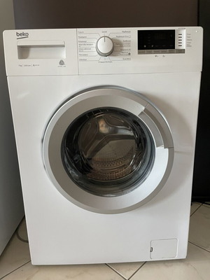 Washing machine like new, 7 kg load capacity