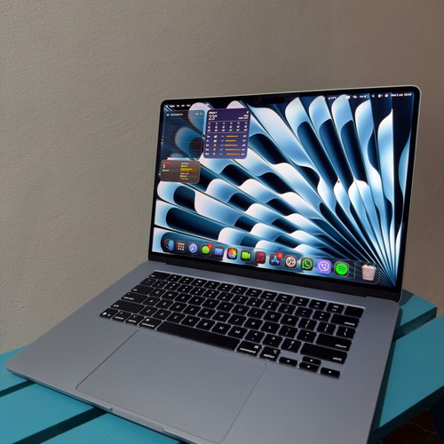 MacBook Air 15.3