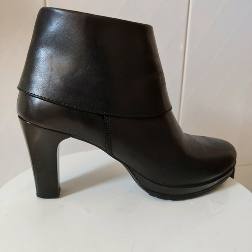 Tamaris women's black boots used, size 36, leather