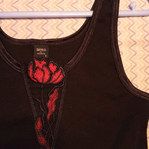Vero by Aslanis black top new, size M