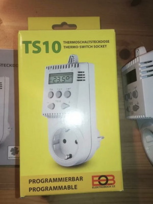 Digital room thermostat new with Schuko socket