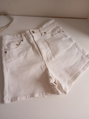 Pull & Bear women's white denim shorts XS/S