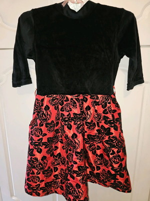 Delfino dress used for 12 years old, black and red